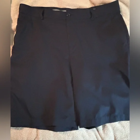 Greg Norman black shorts. 100% polyester. Size 38. EUC - Picture 5 of 5